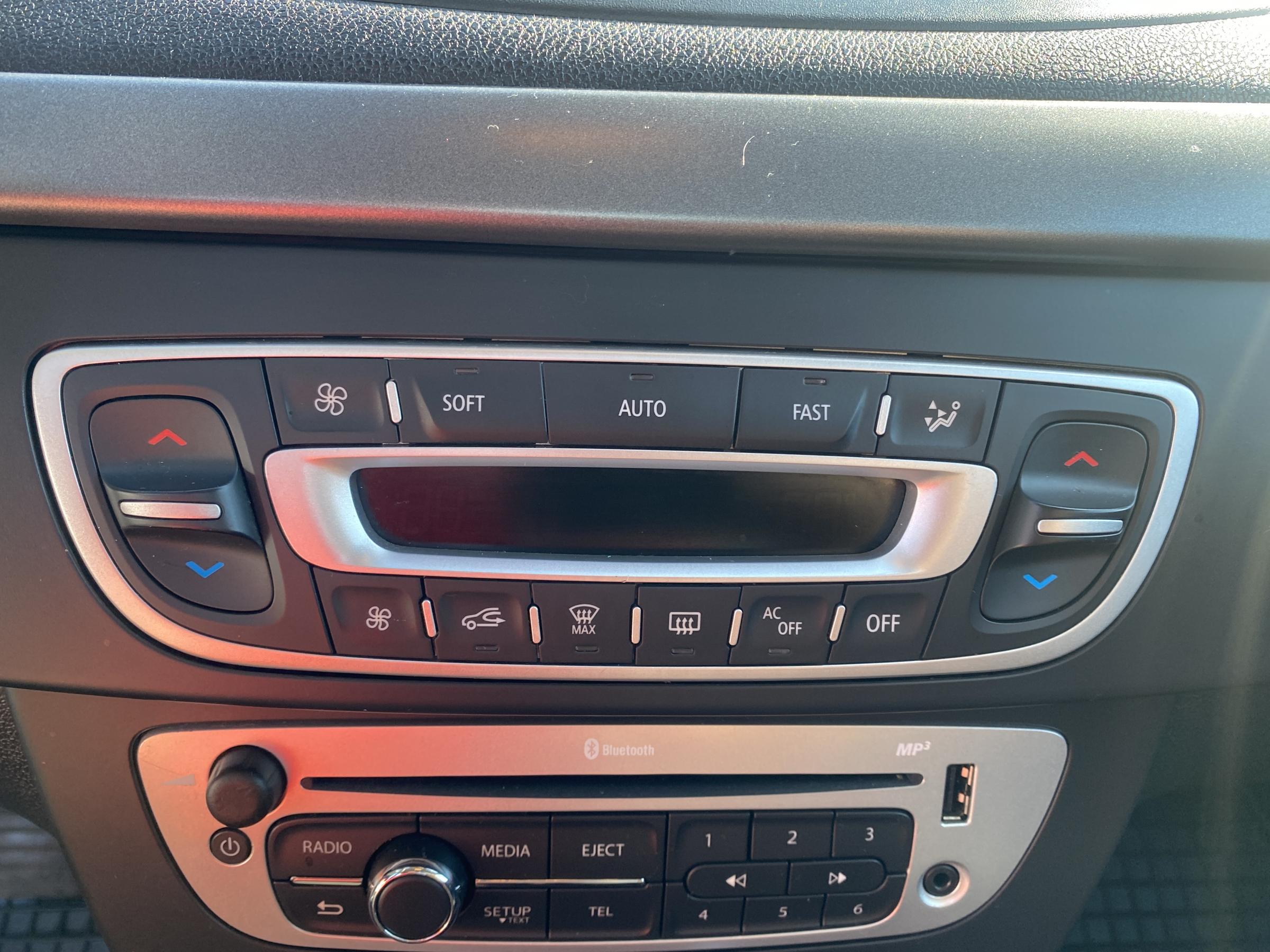 Renault Fluence, 2014 - pohled č. 19