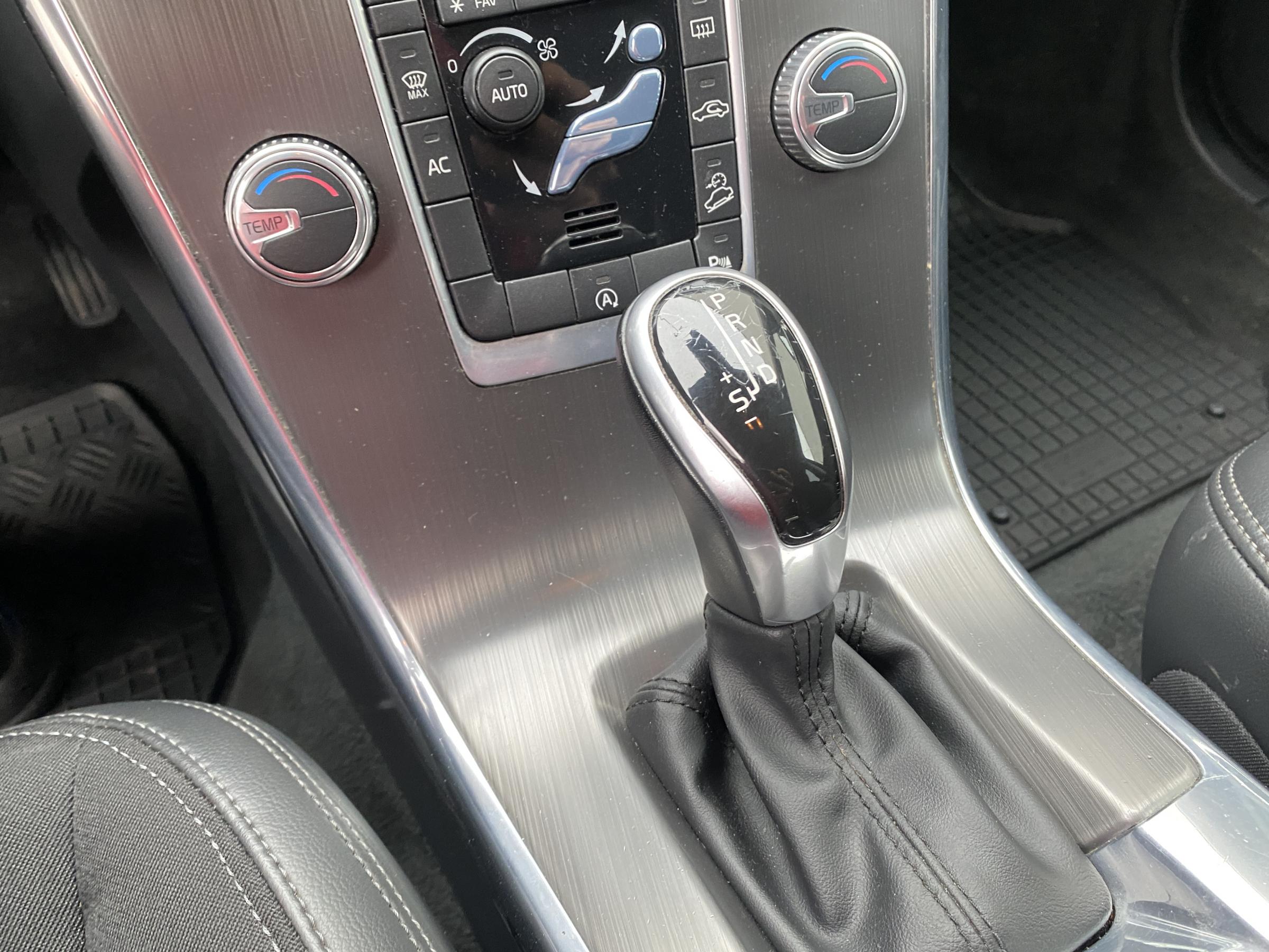 Volvo XC60, 2016 - pohled č. 16