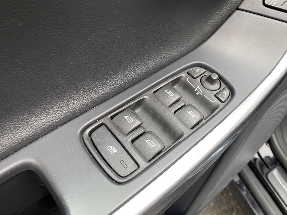 Volvo XC60 2.4 D4 Momentum AWD