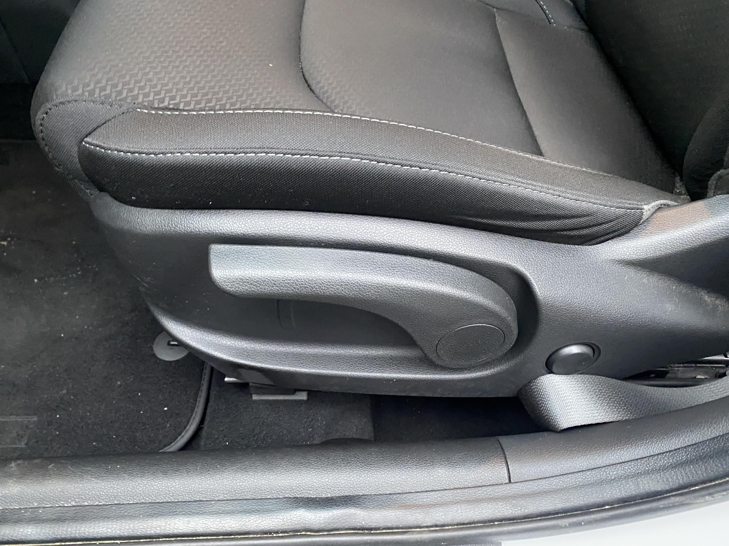 Hyundai i30, 2020 - pohled č. 14