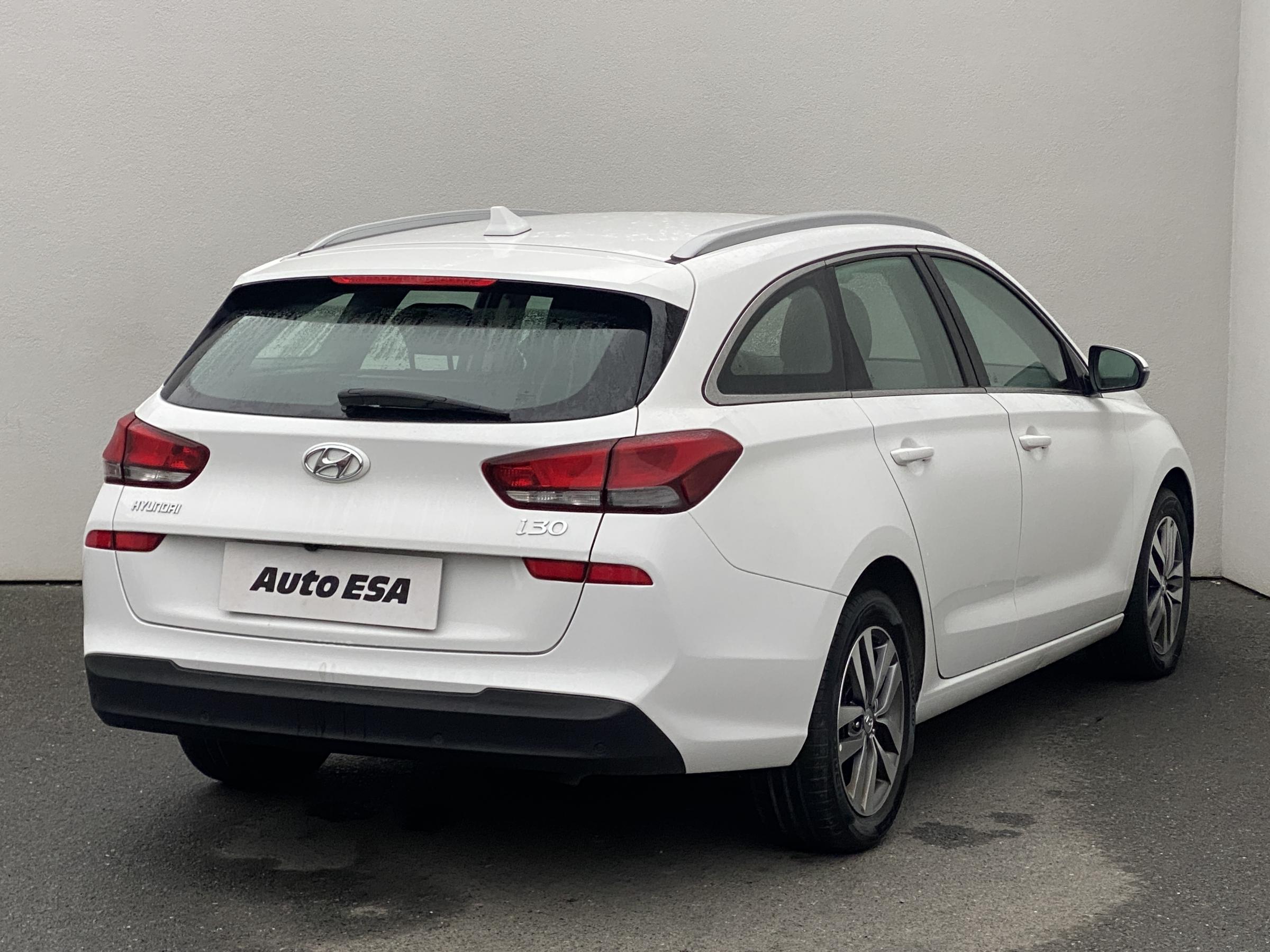 Hyundai i30, 2020 - pohled č. 4