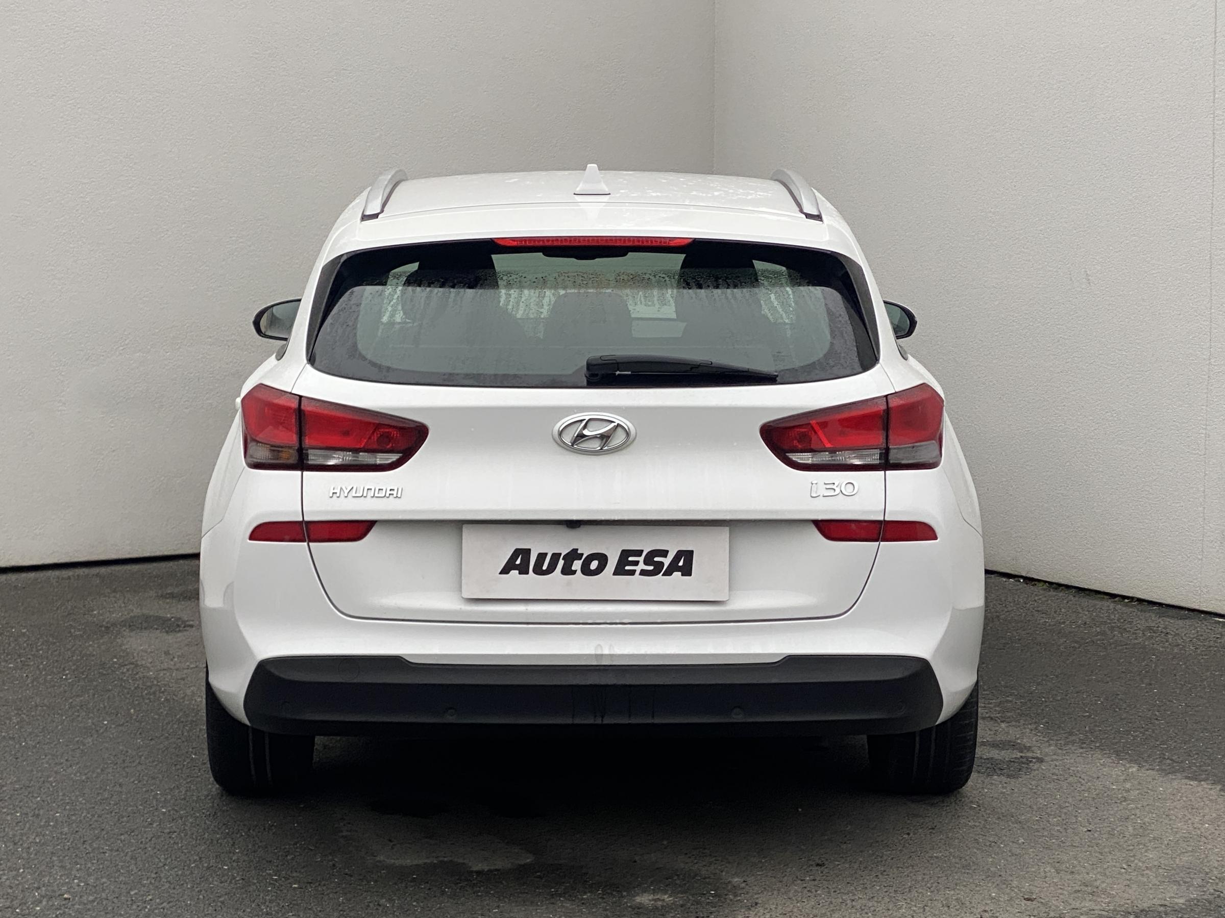 Hyundai i30, 2020 - pohled č. 5