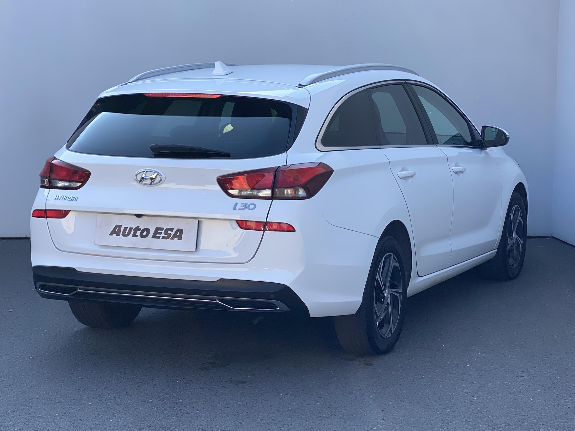 Hyundai i30, 2022 - pohled č. 4