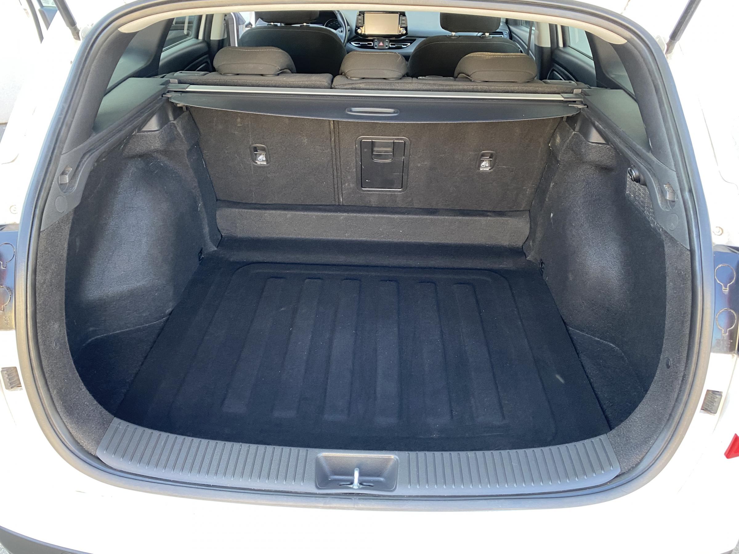 Hyundai i30, 2022 - pohled č. 7