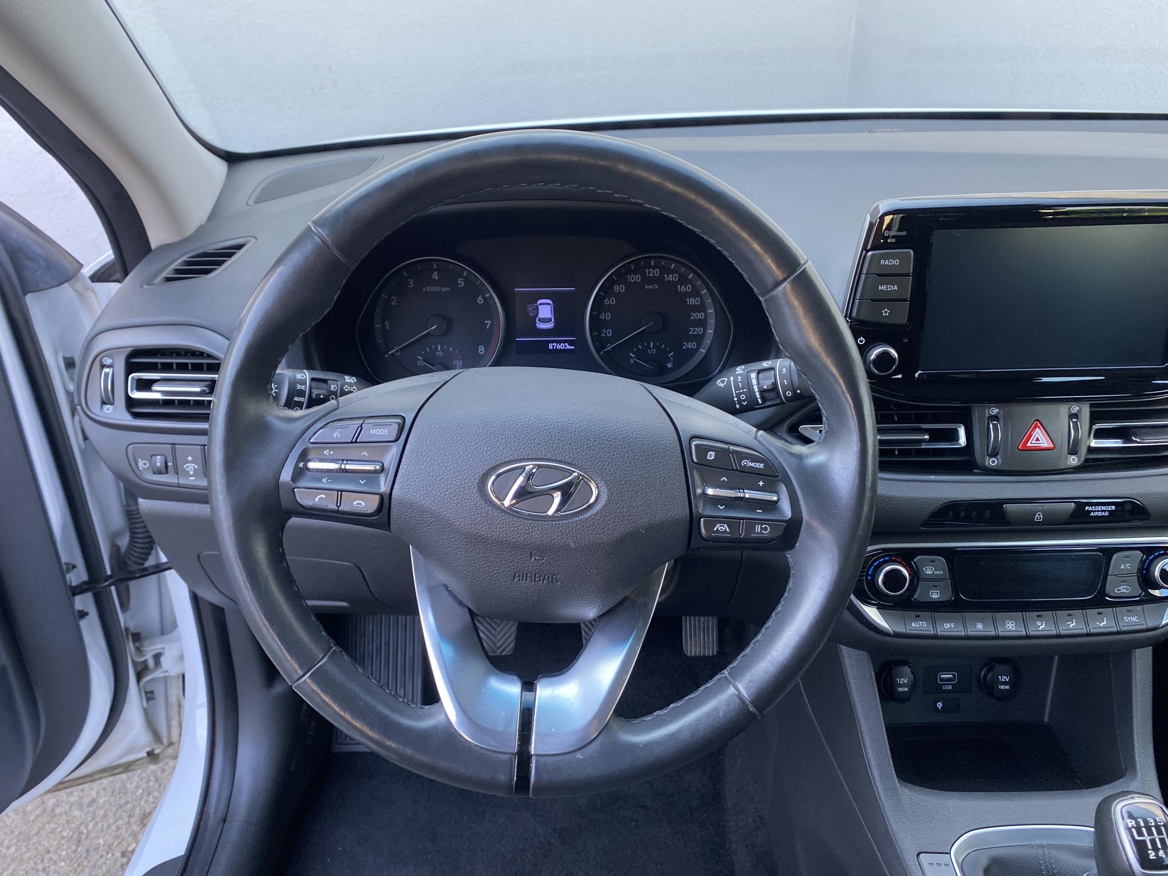Hyundai i30, 2022 - pohled č. 9