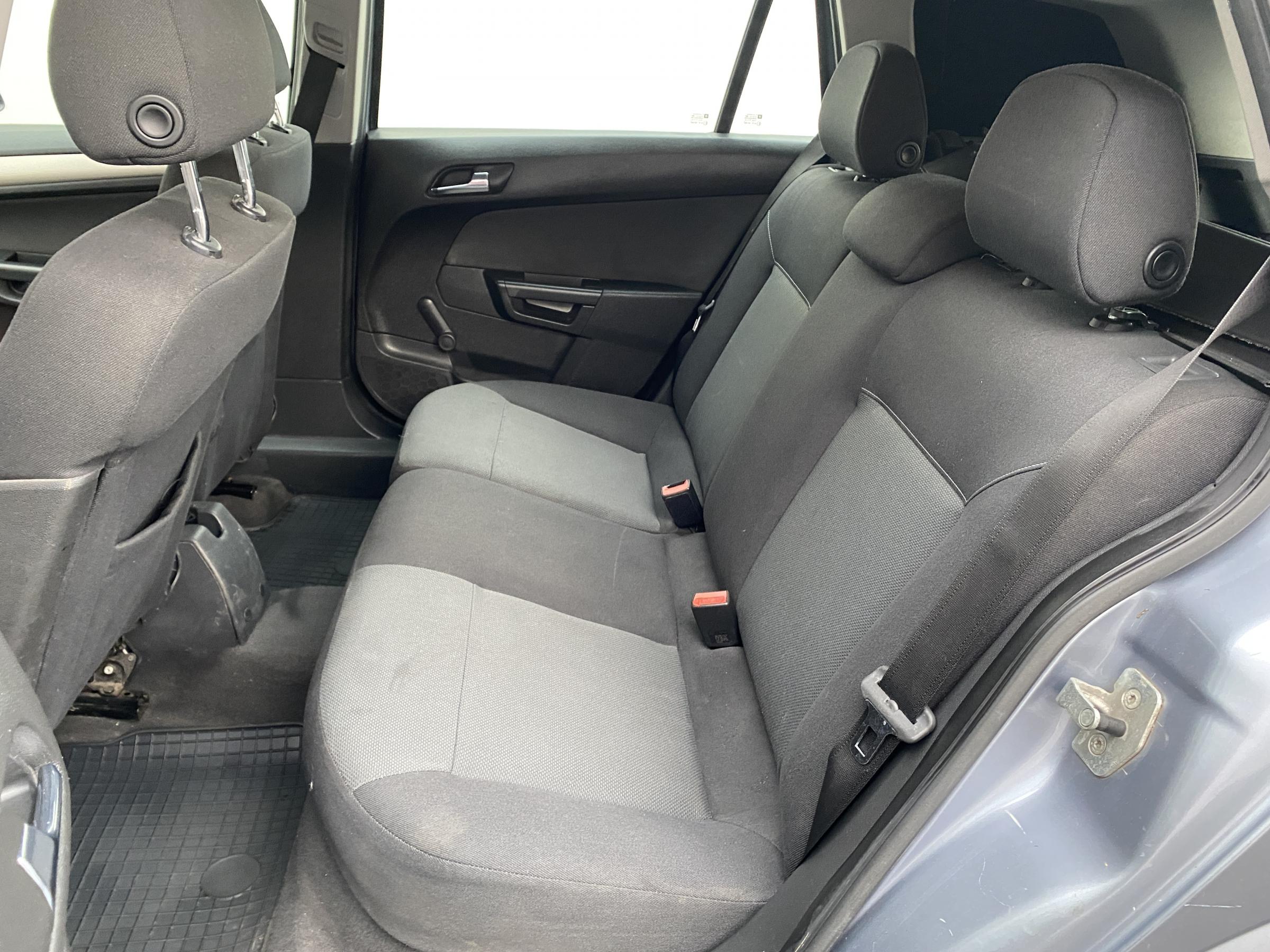 Opel Astra, 2008 - pohled č. 10