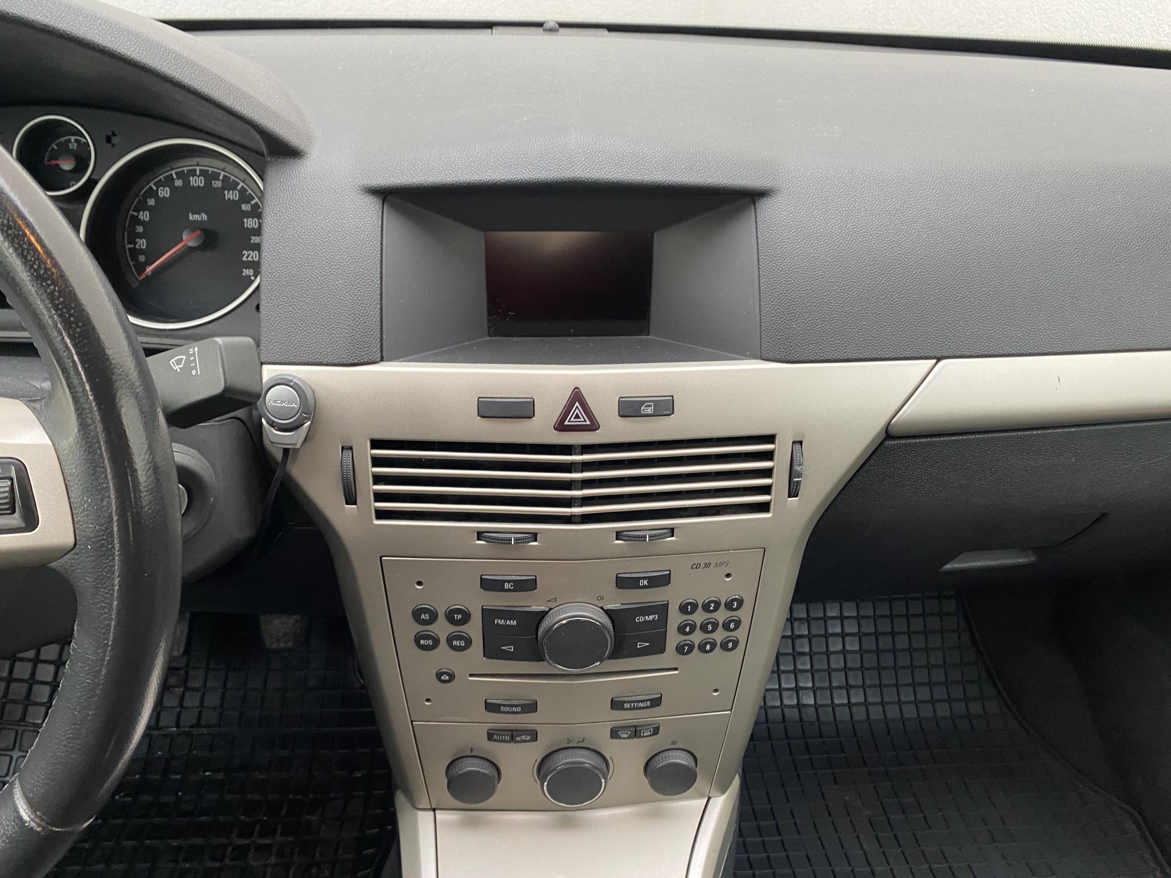 Opel Astra, 2008 - pohled č. 12