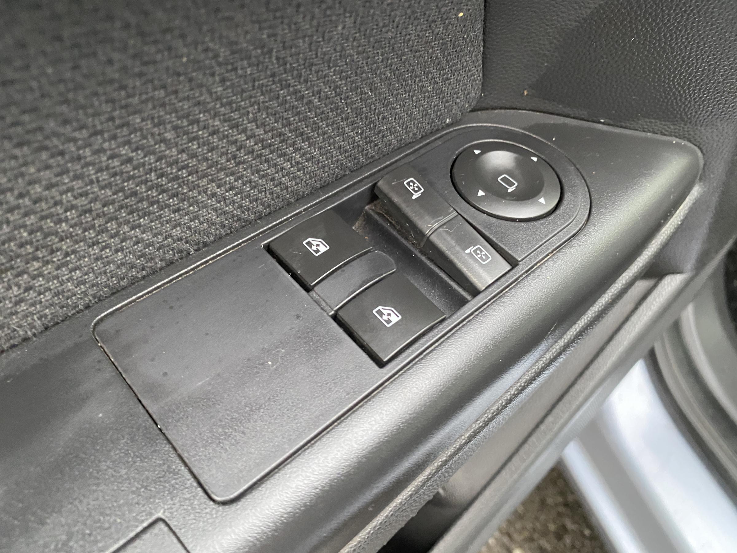 Opel Astra, 2008 - pohled č. 13