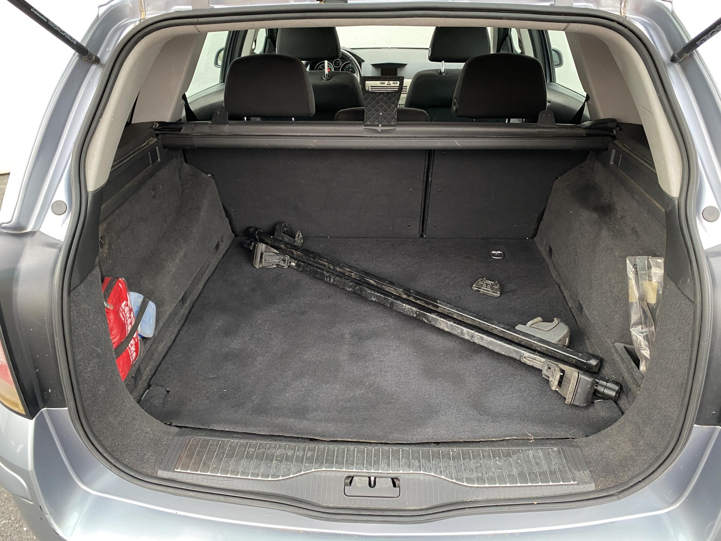 Opel Astra, 2008 - pohled č. 7