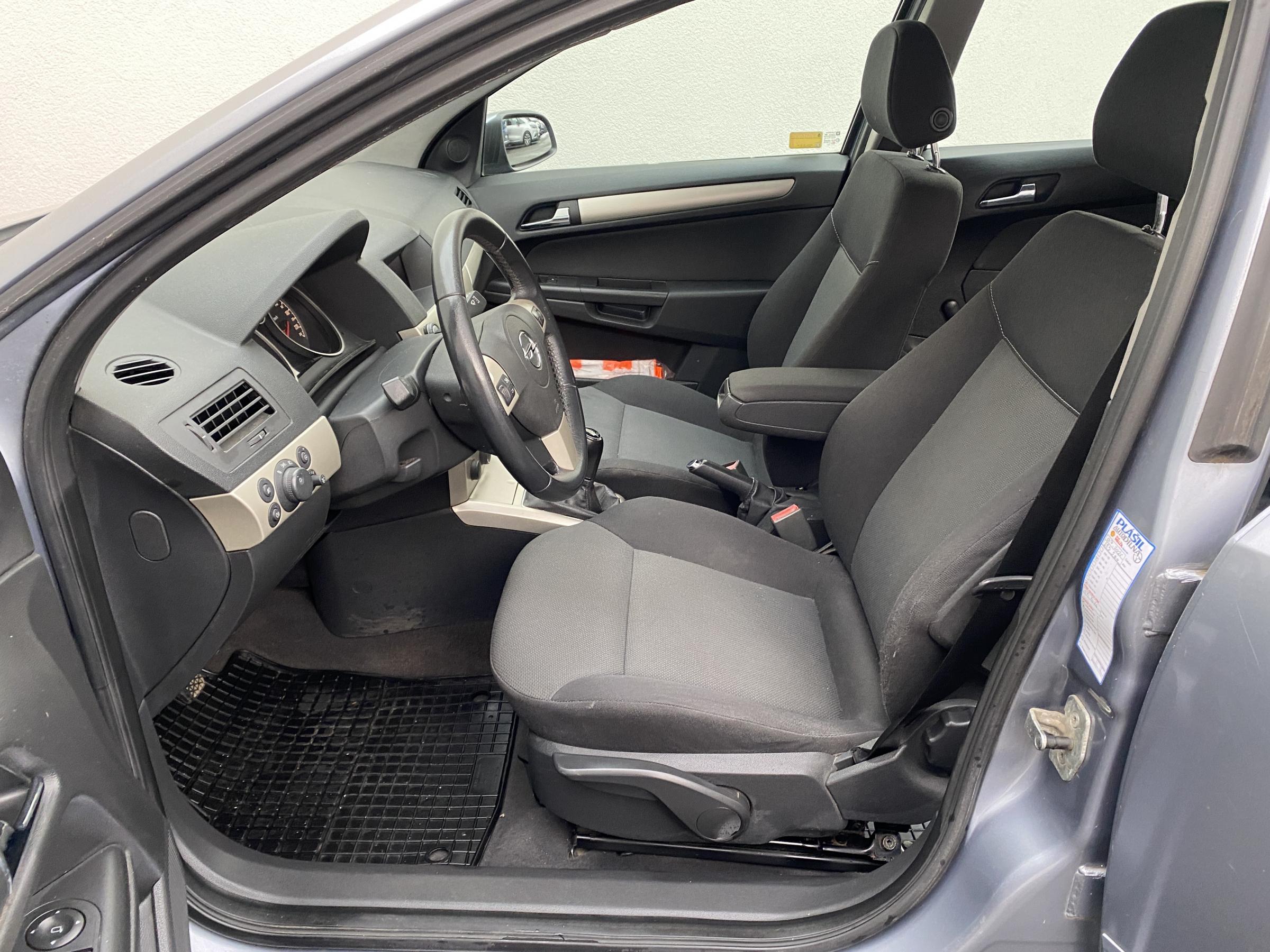 Opel Astra, 2008 - pohled č. 9