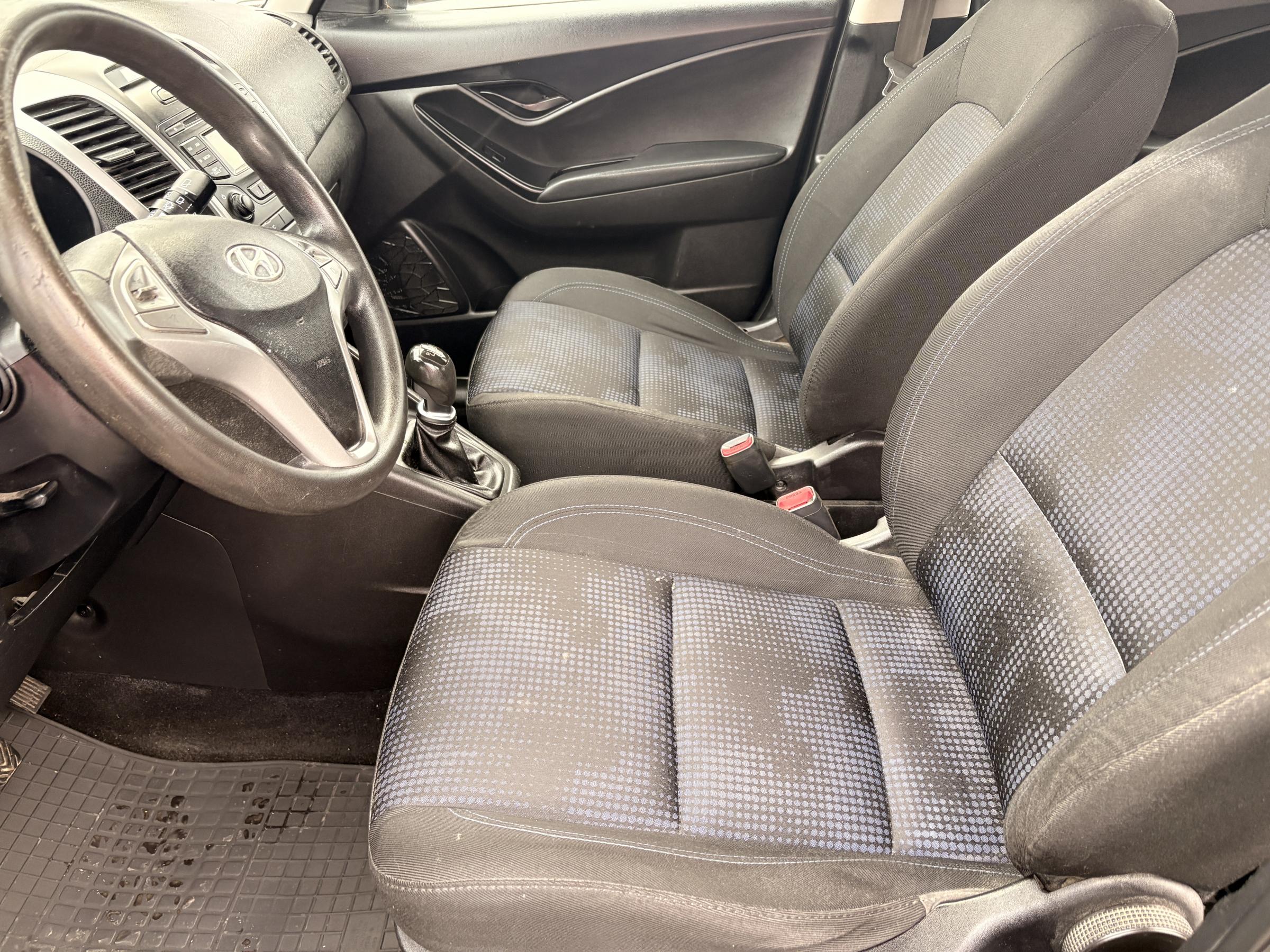 Hyundai i20, 2011 - pohled č. 9