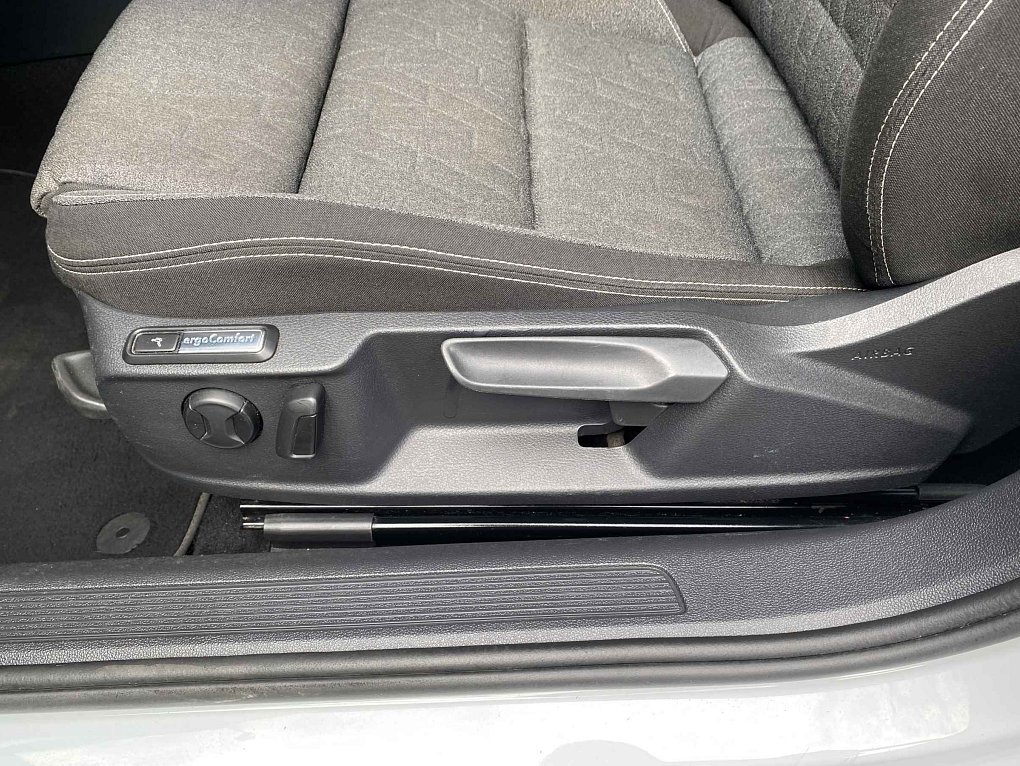 Volkswagen Passat 2.0 TDi Business