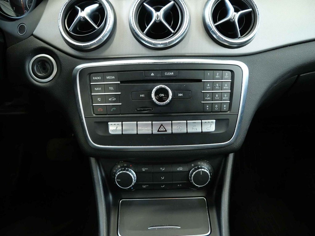 Mercedes-Benz CLA 1.6 CGi  CLA 200