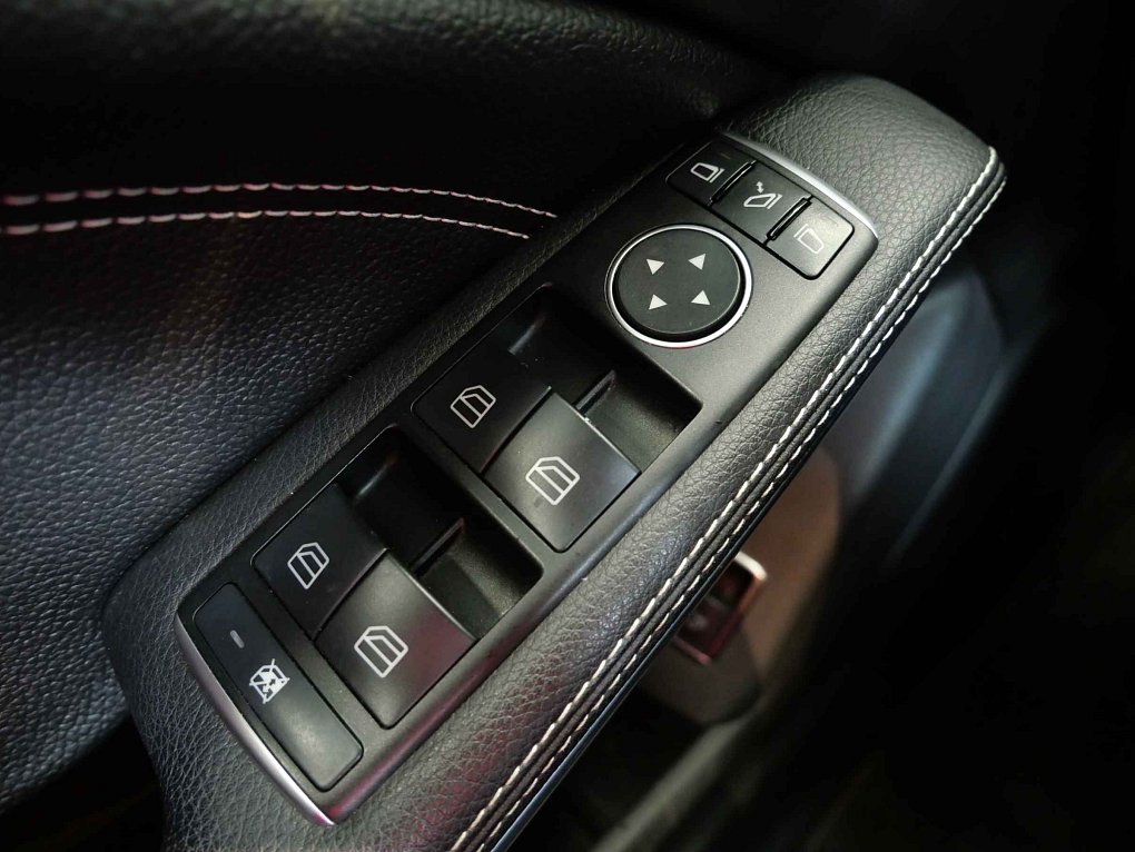 Mercedes-Benz CLA 1.6 CGi  CLA 200