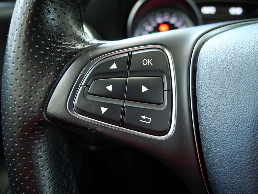 Mercedes-Benz CLA 1.6 CGi  CLA 200