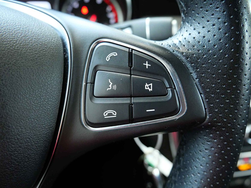 Mercedes-Benz CLA 1.6 CGi  CLA 200