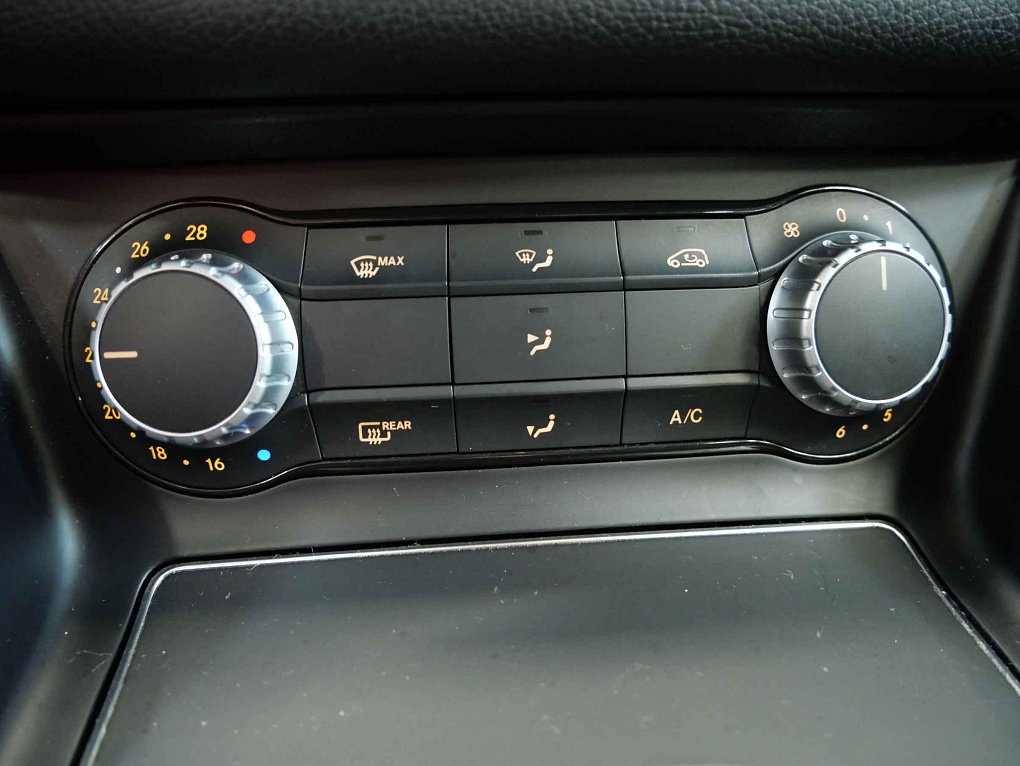 Mercedes-Benz CLA 1.6 CGi  CLA 200