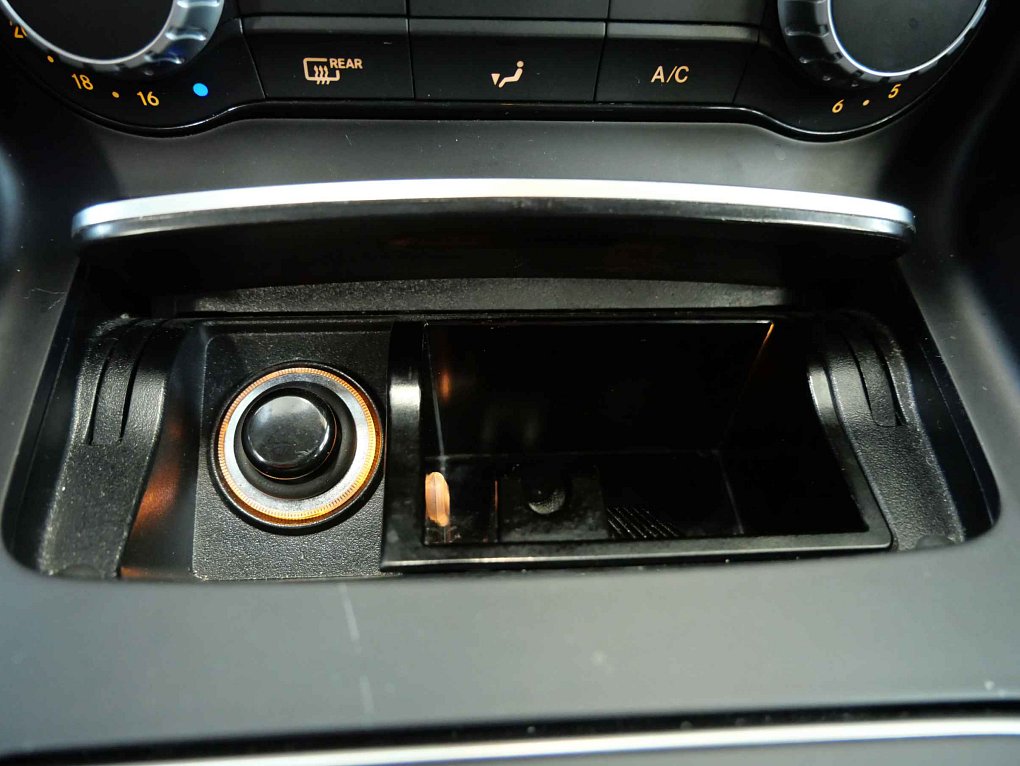 Mercedes-Benz CLA 1.6 CGi  CLA 200