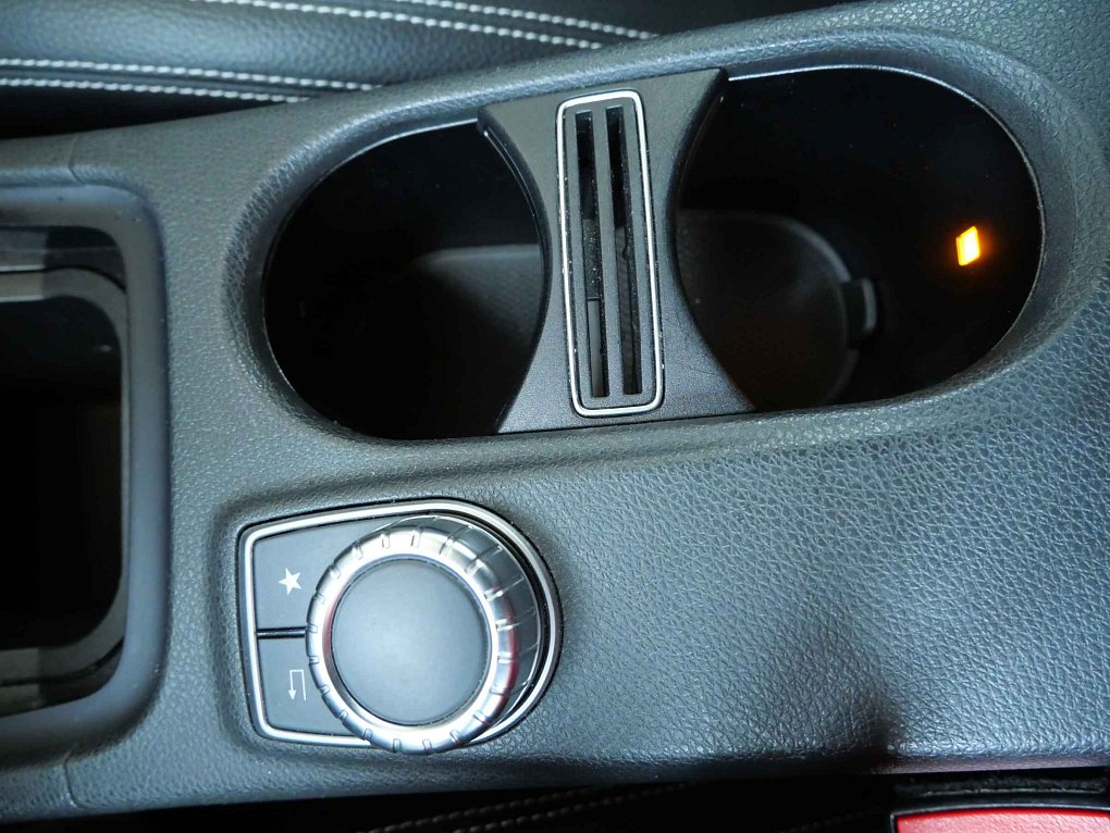Mercedes-Benz CLA 1.6 CGi  CLA 200