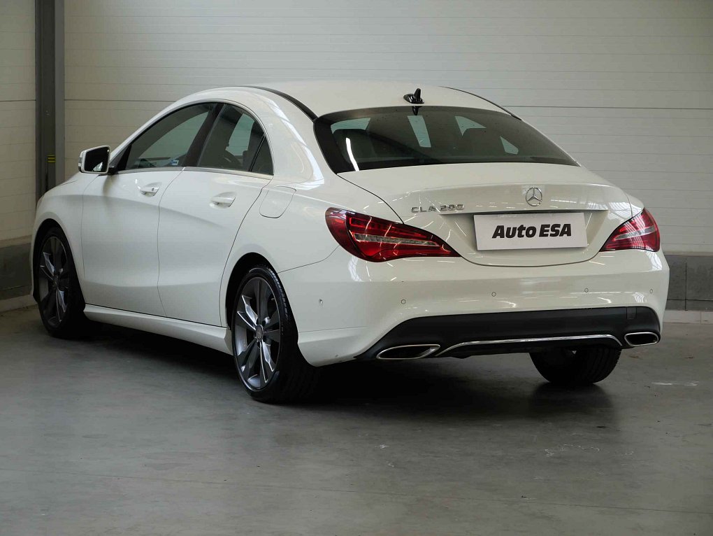 Mercedes-Benz CLA 1.6 CGi  CLA 200