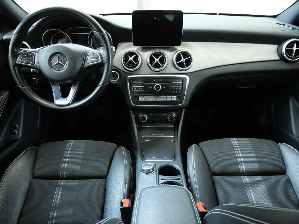 Mercedes-Benz CLA 1.6 CGi  CLA 200
