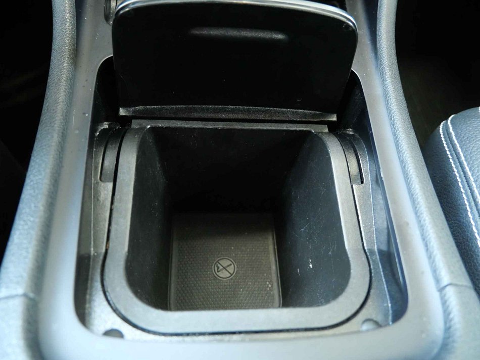 Mercedes-Benz CLA 1.6 CGi  CLA 200