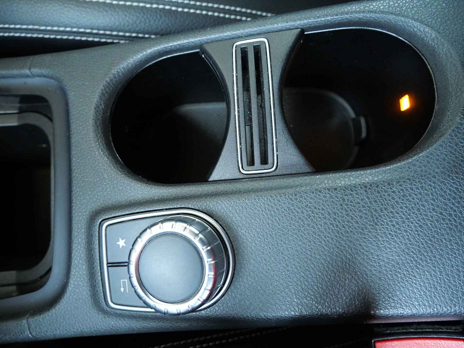 Mercedes-Benz CLA 1.6 CGi  CLA 200