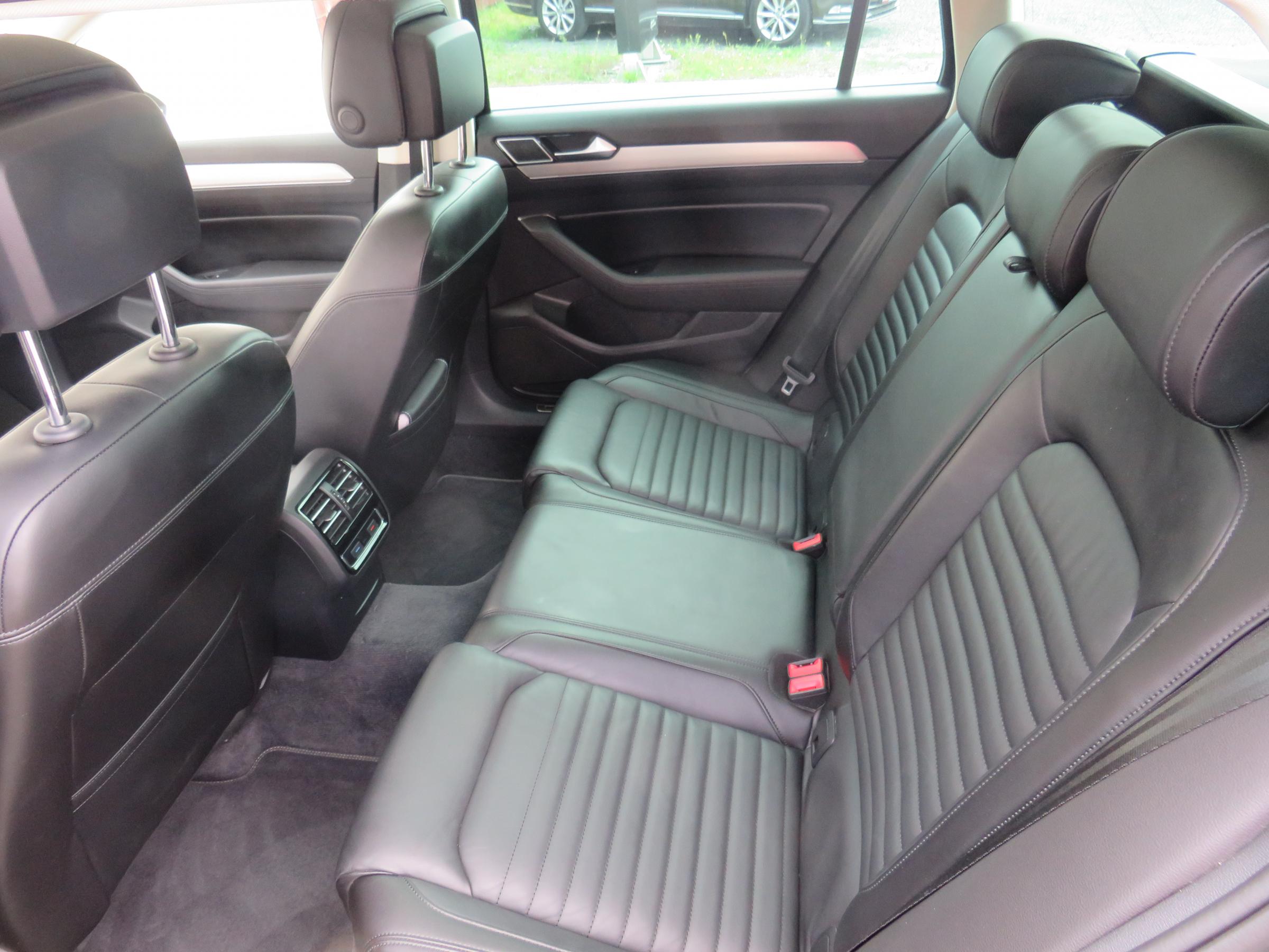 Volkswagen Passat, 2018 - pohled č. 11