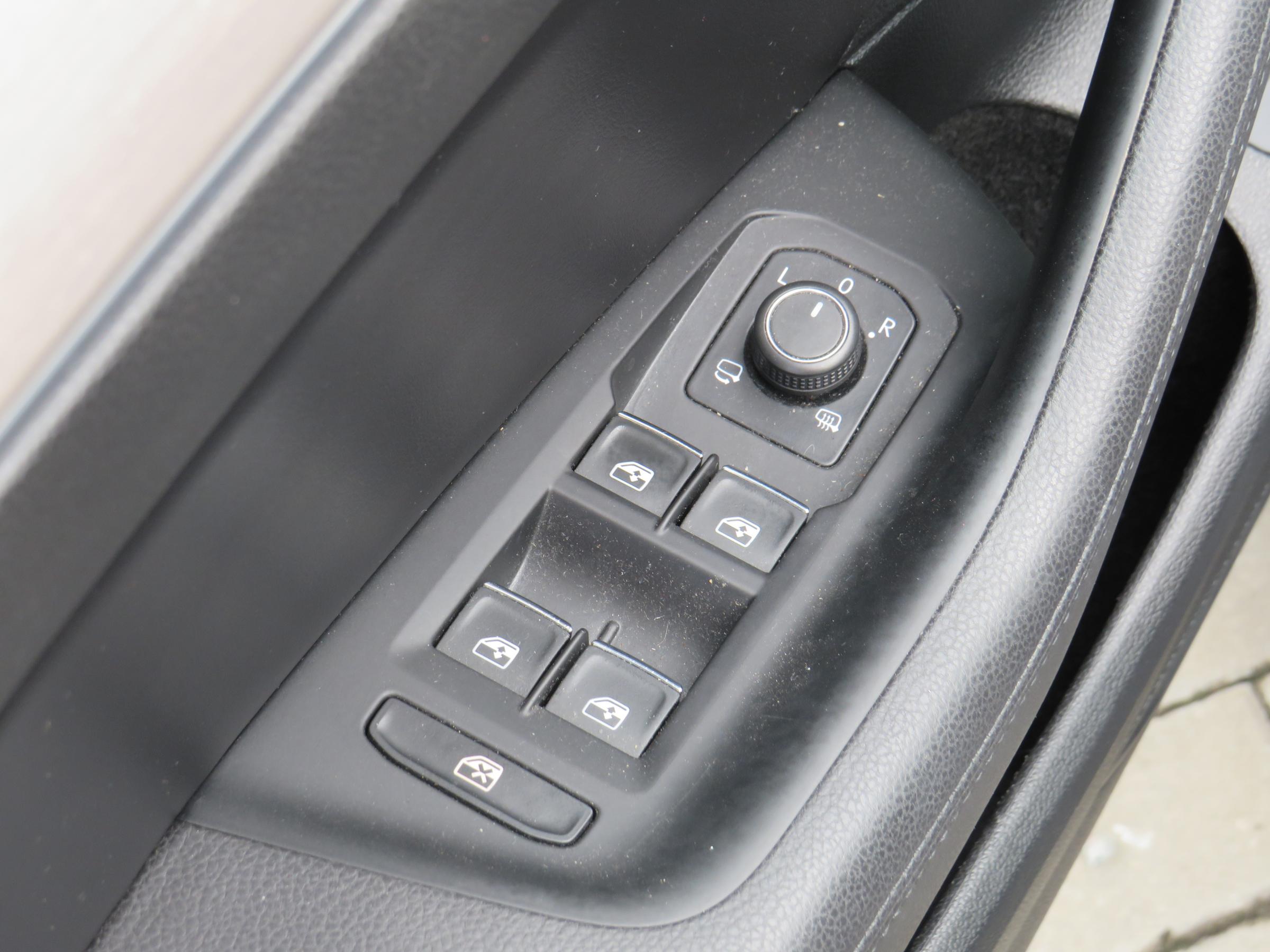 Volkswagen Passat, 2018 - pohled č. 12