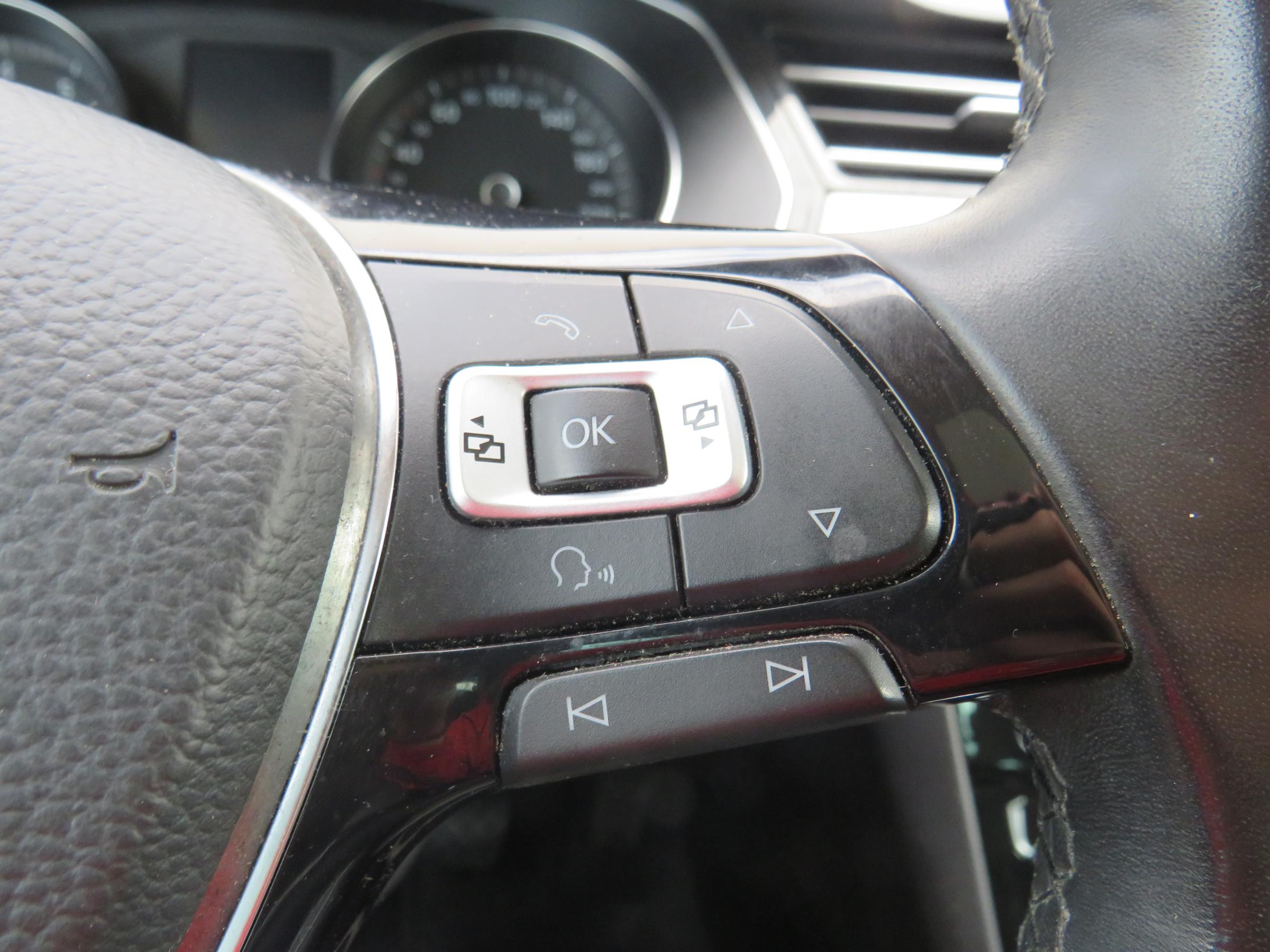 Volkswagen Passat, 2018 - pohled č. 19