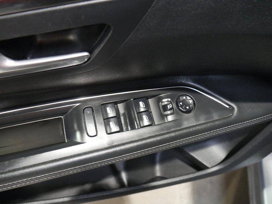 Peugeot 5008 1.5 HDi 