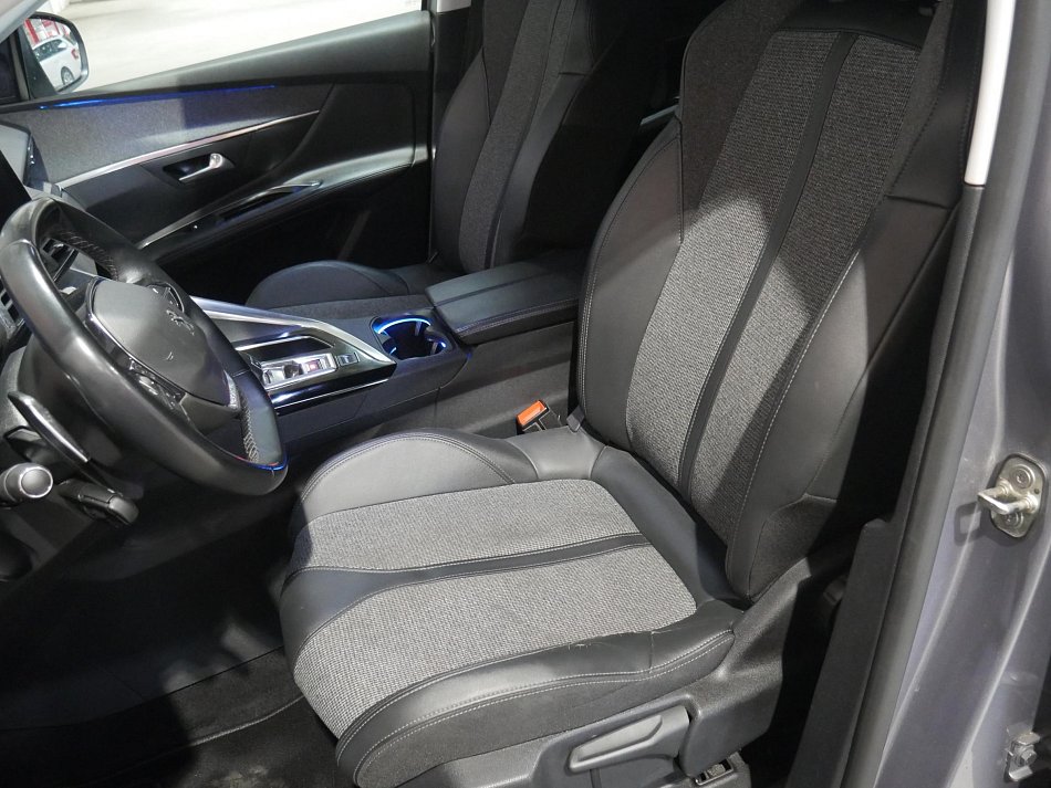 Peugeot 5008 1.5 HDi 