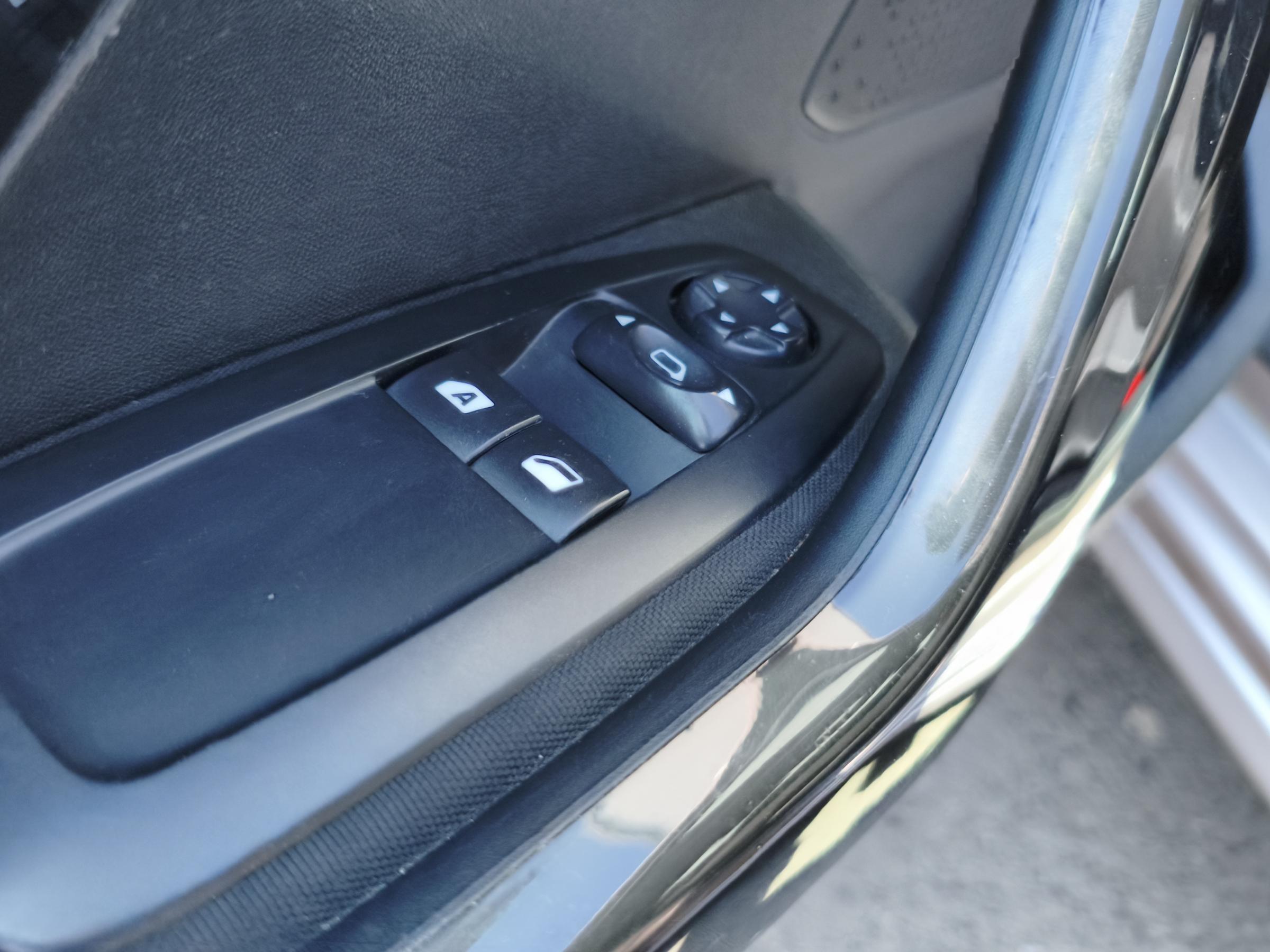 Peugeot 208, 2012 - pohled č. 14