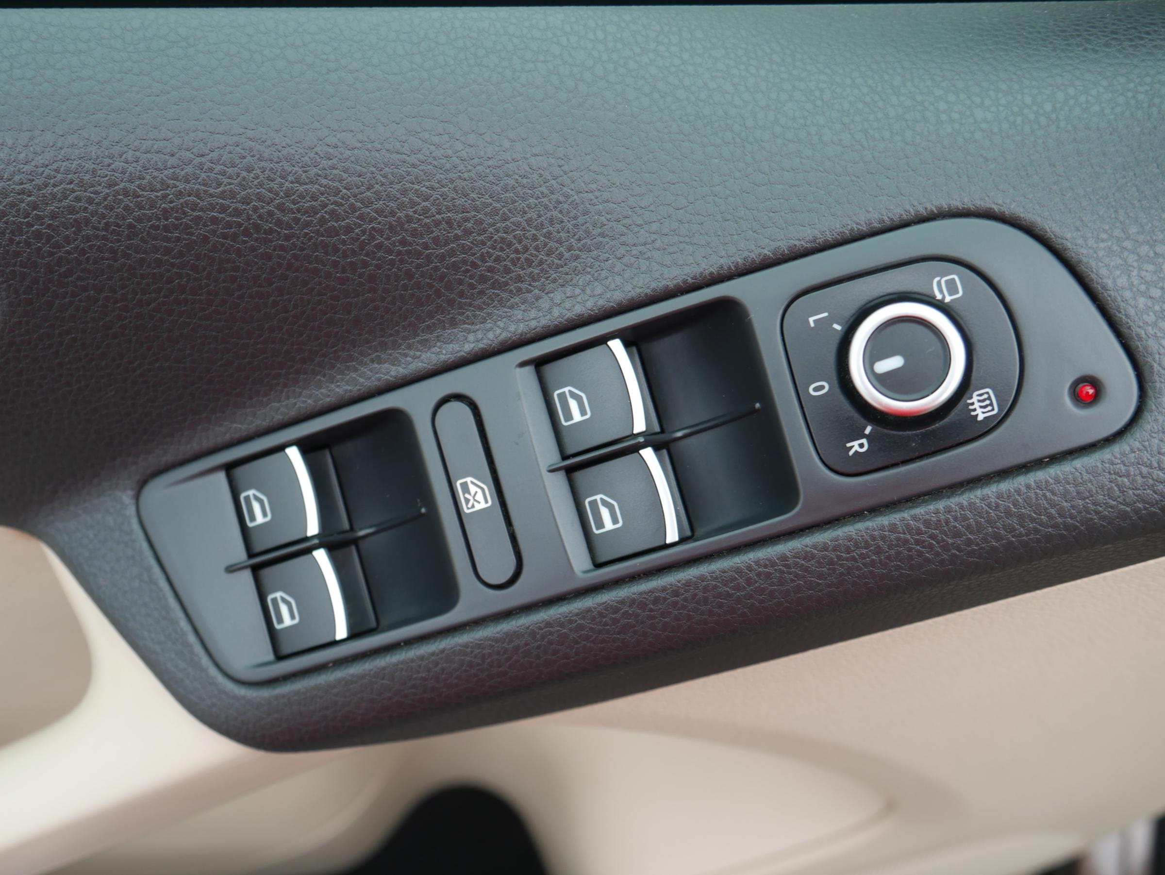 Volkswagen Tiguan, 2012 - pohled č. 16