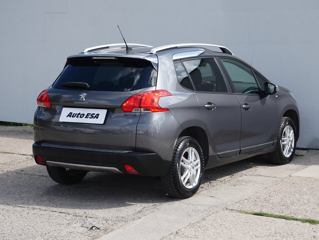 Peugeot 2008 1.2i 