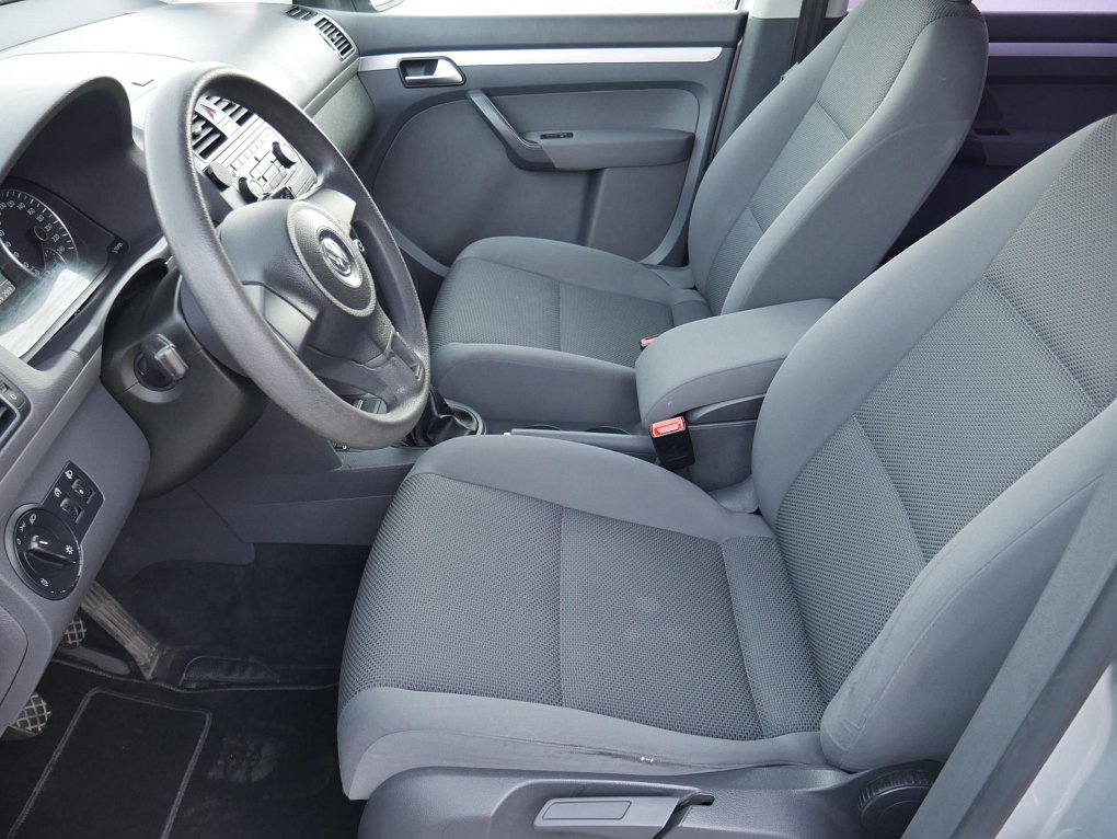 Volkswagen Touran 1.6 TDi  7míst