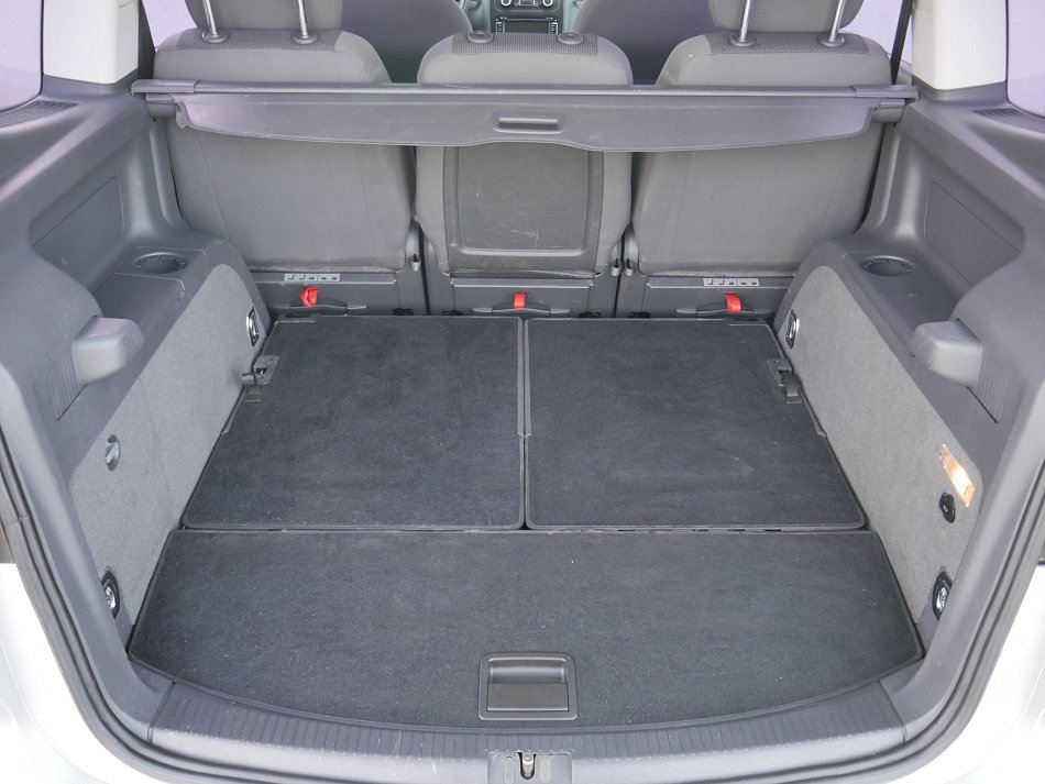 Volkswagen Touran 1.6 TDi  7míst