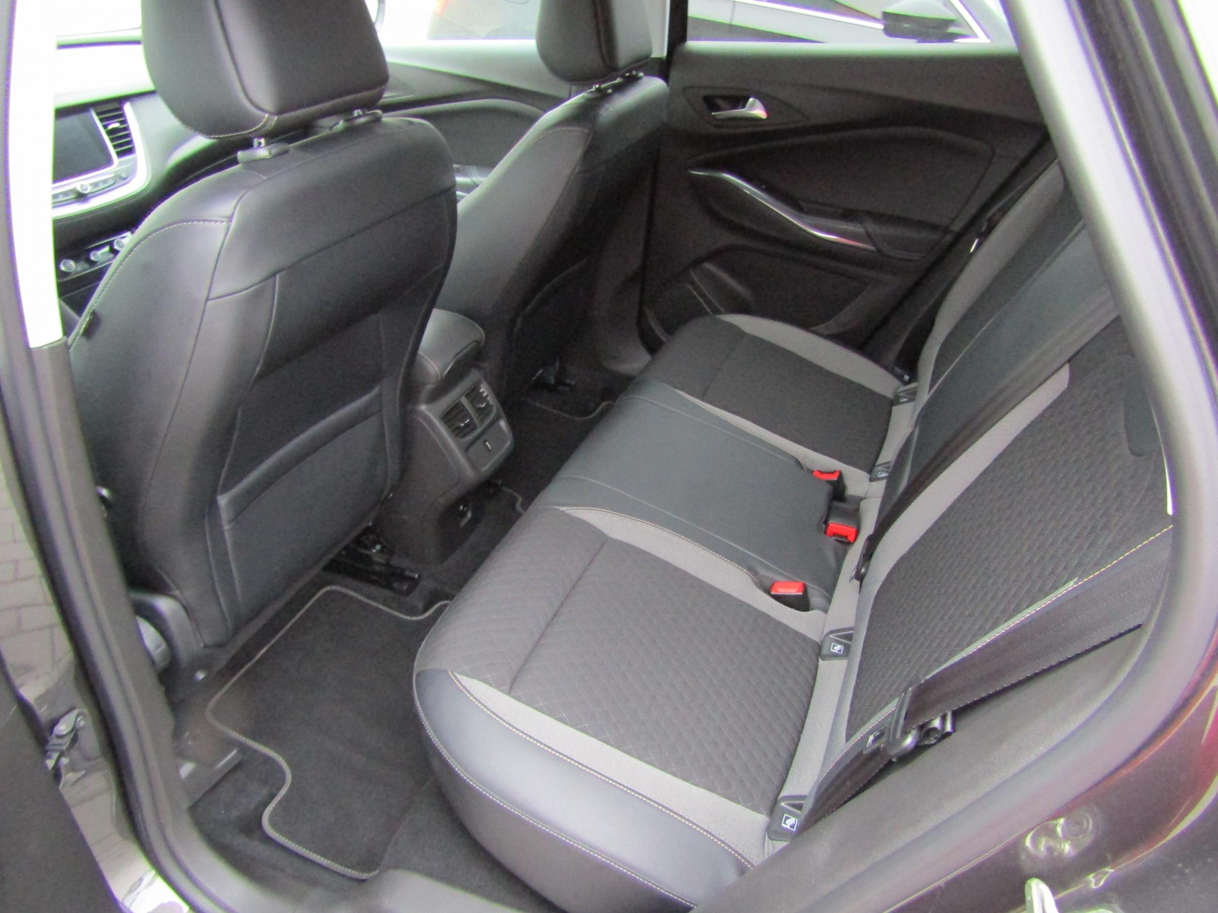 Vauxhall Grandland X, 2019 - pohled č. 10