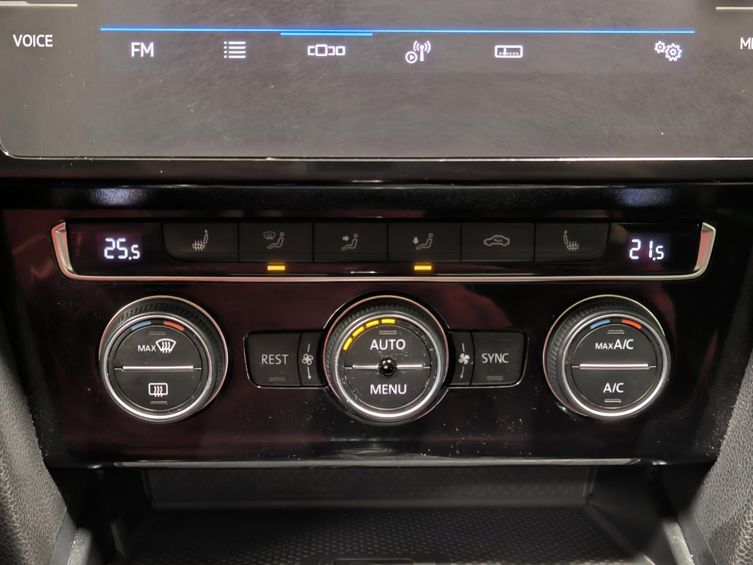 Volkswagen Passat, 2020 - pohled č. 15