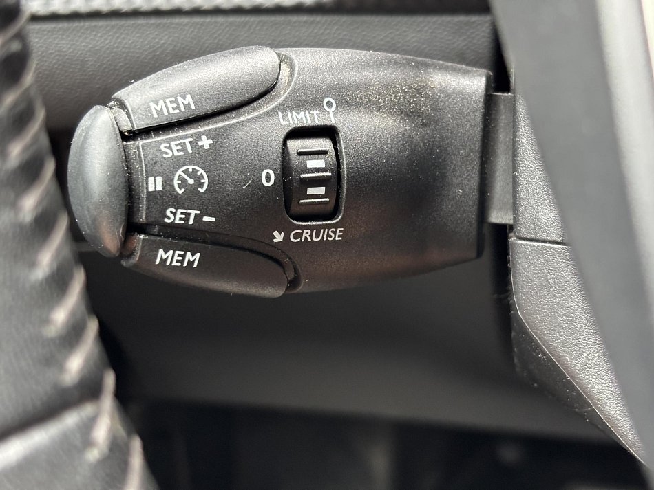 Peugeot 2008 1.2 PT Allure