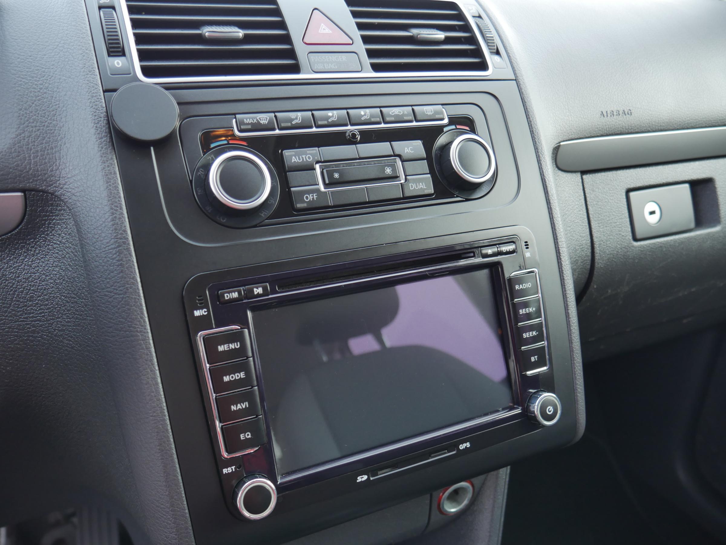 Volkswagen Touran, 2011 - pohled č. 11