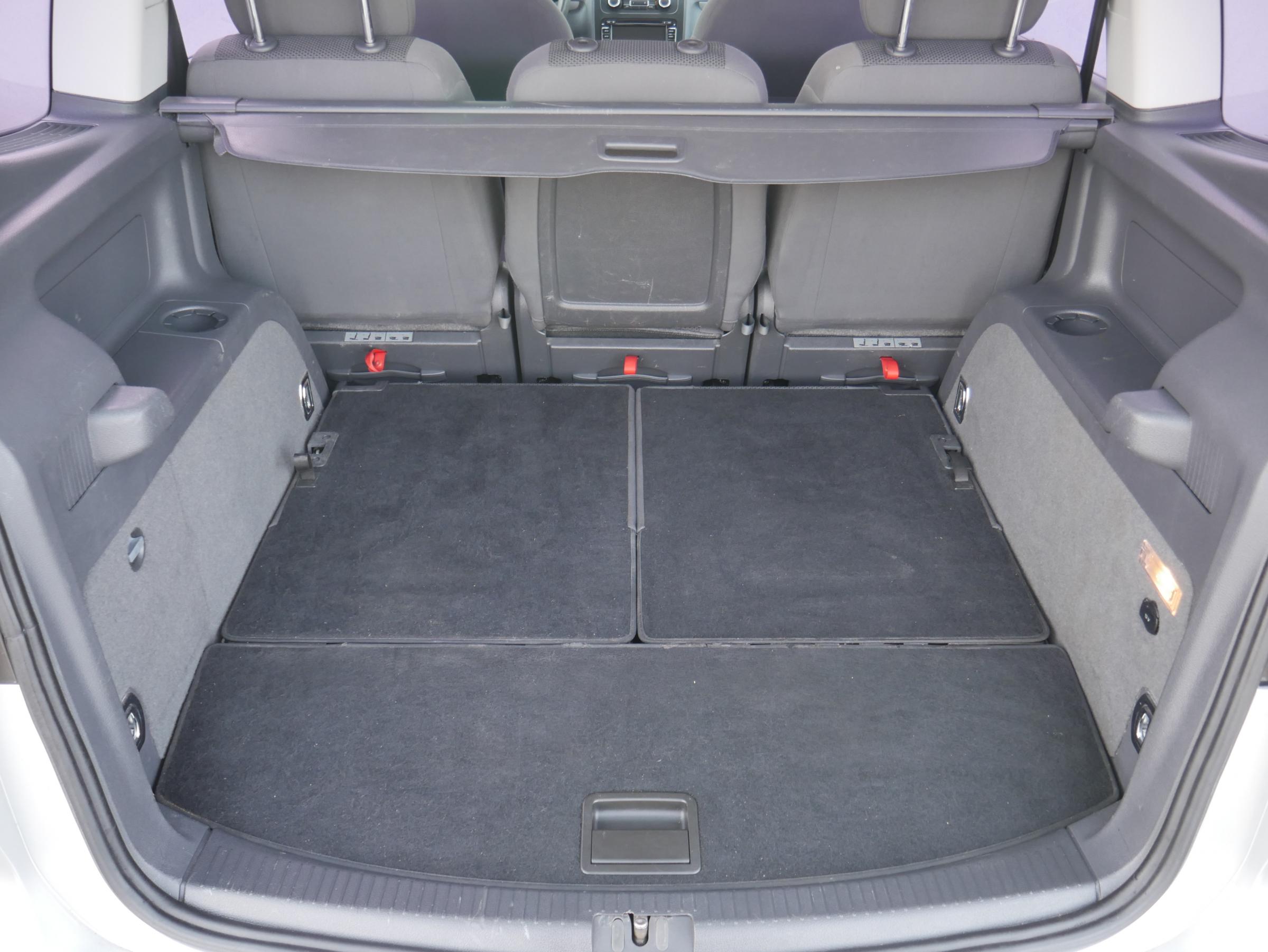 Volkswagen Touran, 2011 - pohled č. 7