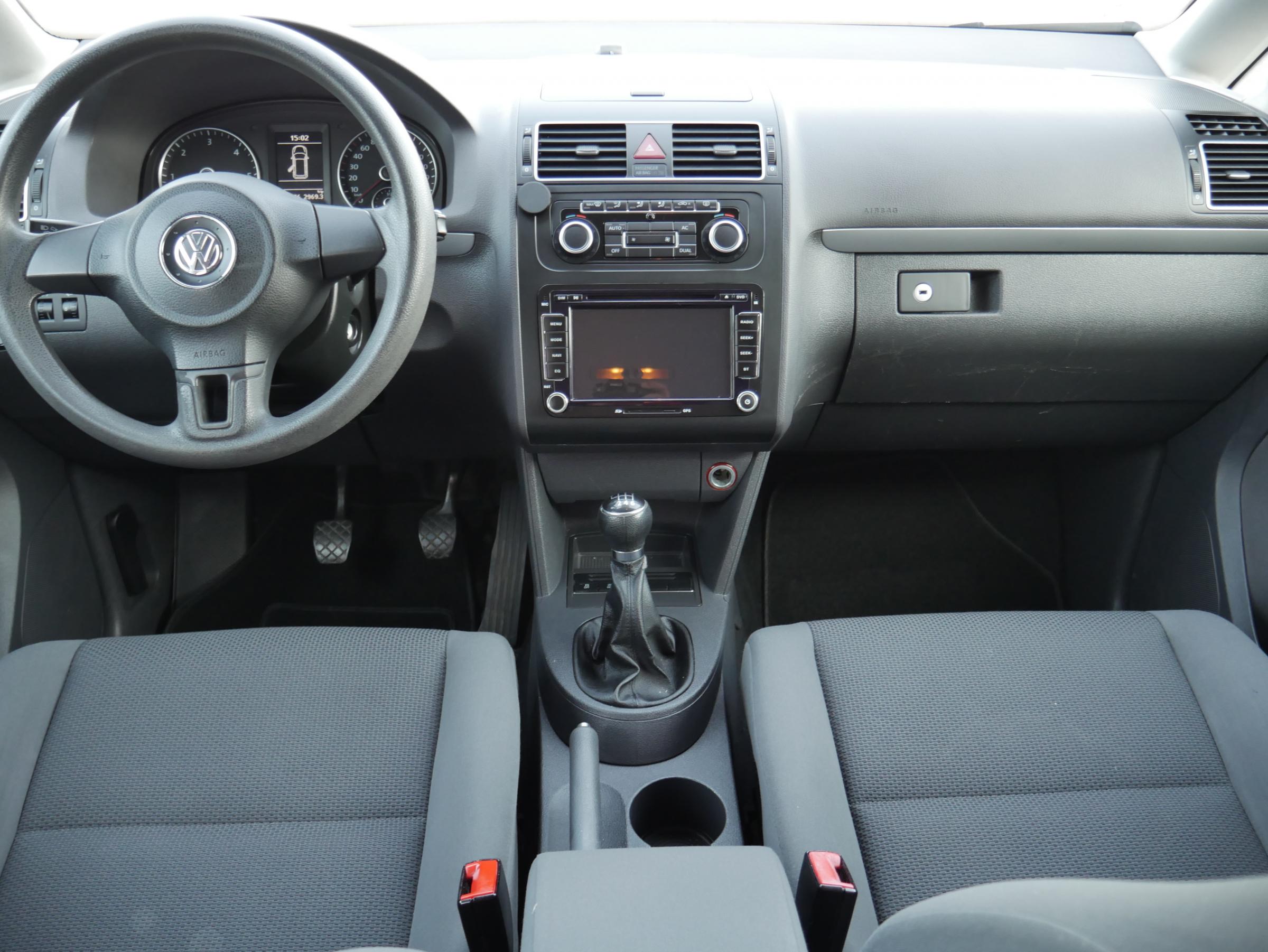 Volkswagen Touran, 2011 - pohled č. 8