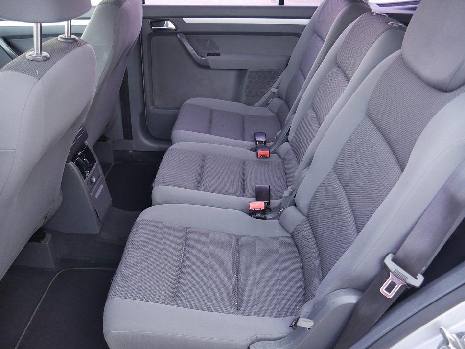 Volkswagen Touran 1.6 TDi  7míst