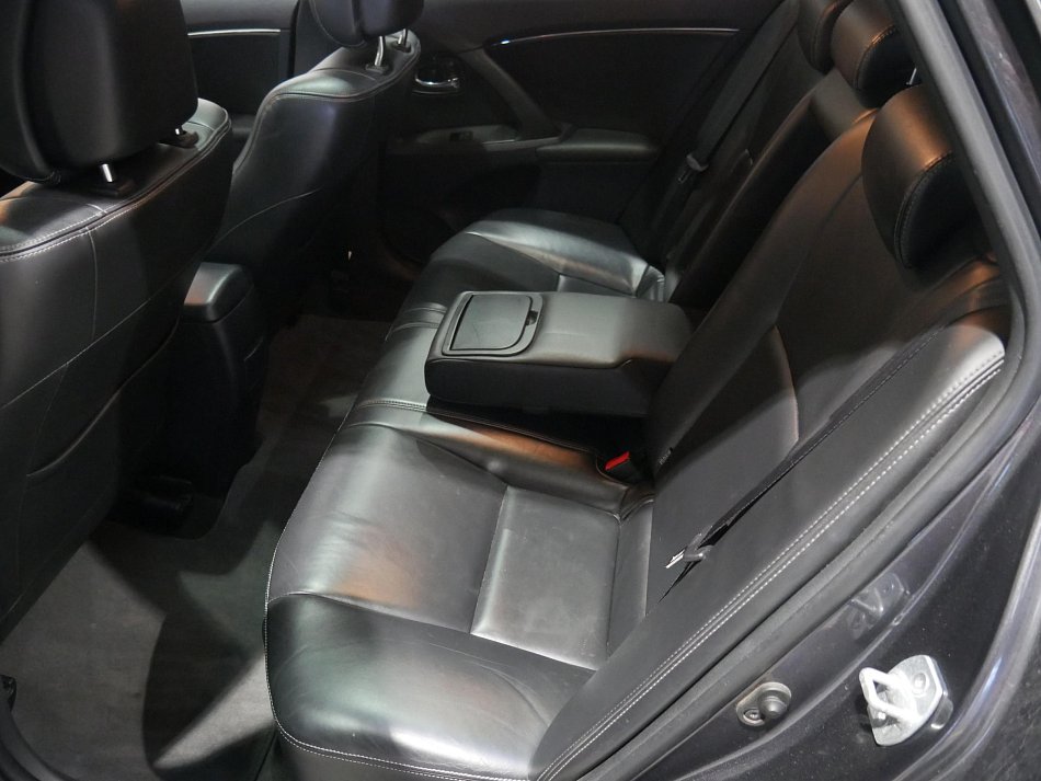 Toyota Avensis 2.2 D-cat 