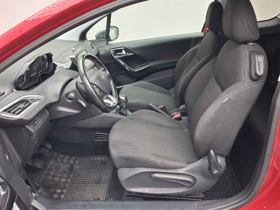 Peugeot 208 1.2PT 