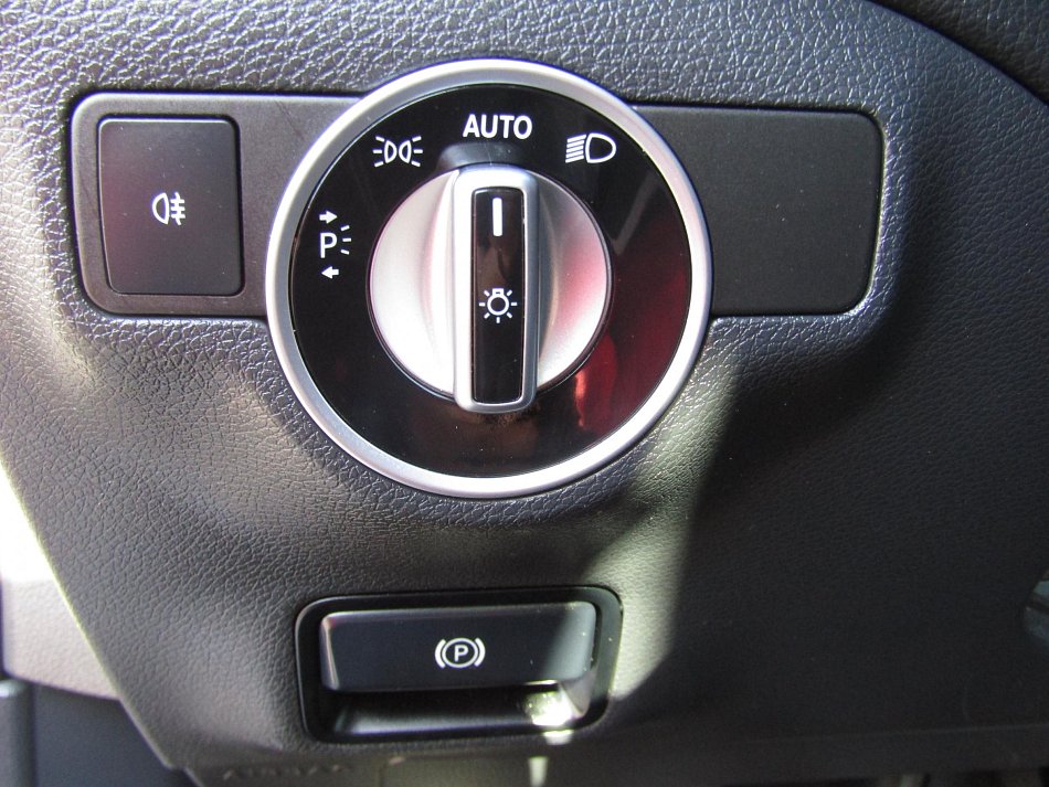 Mercedes-Benz GLA 1.6i  GLA180