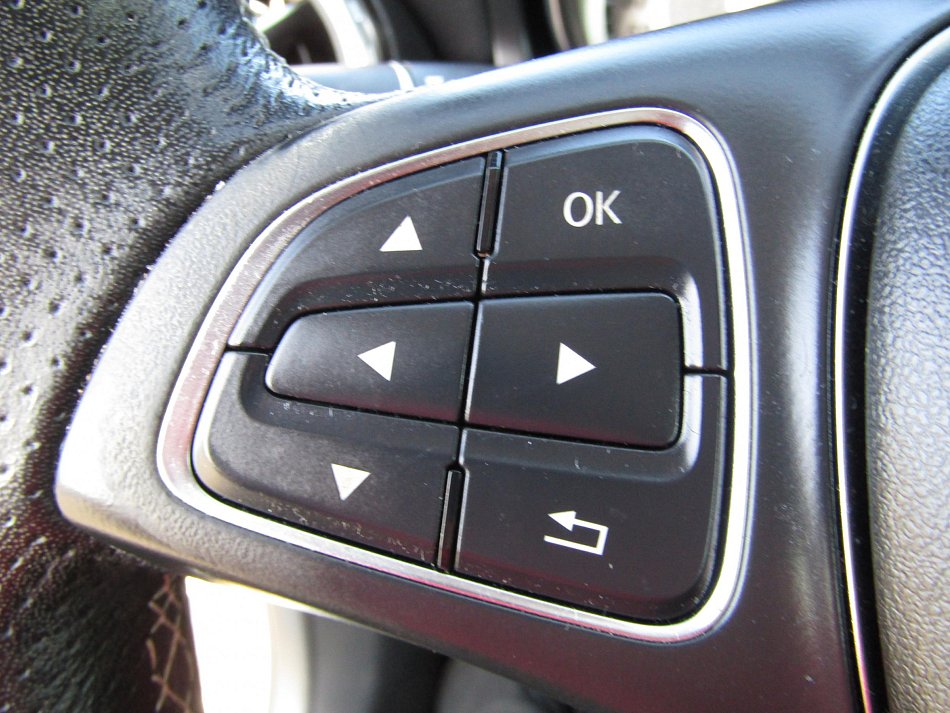 Mercedes-Benz GLA 1.6i  GLA180