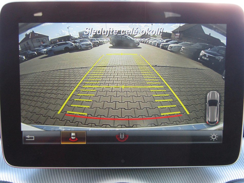 Mercedes-Benz GLA 1.6i  GLA180