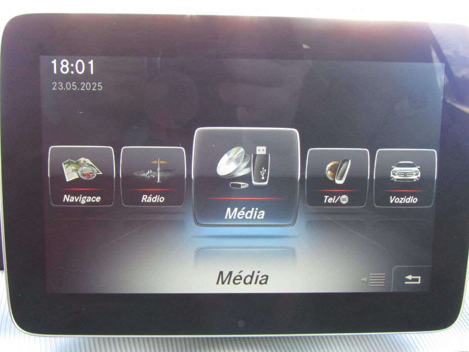 Mercedes-Benz GLA 1.6i  GLA180